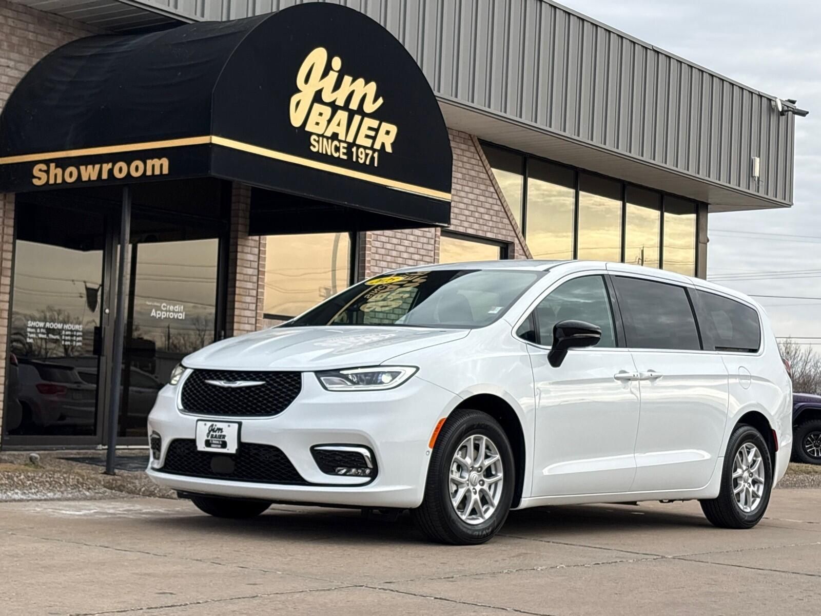 2026 Chrysler Pacifica Select