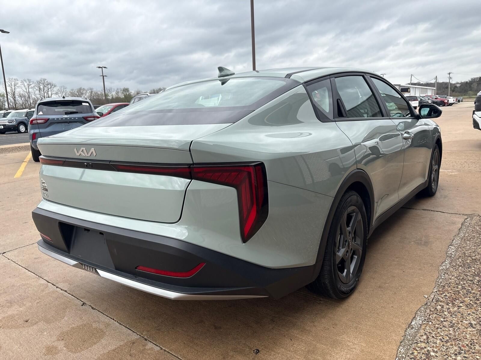2025 Kia K4 LXS - Photo 8