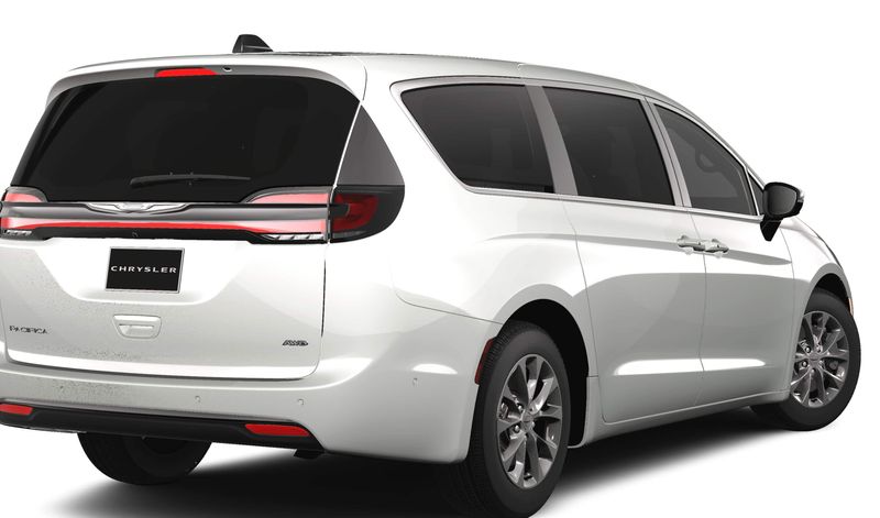 2025 Chrysler Pacifica Select AwdImage 2