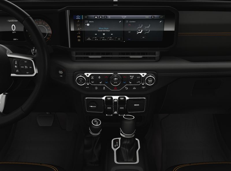 2025 Jeep Wrangler 4-door SaharaImage 5