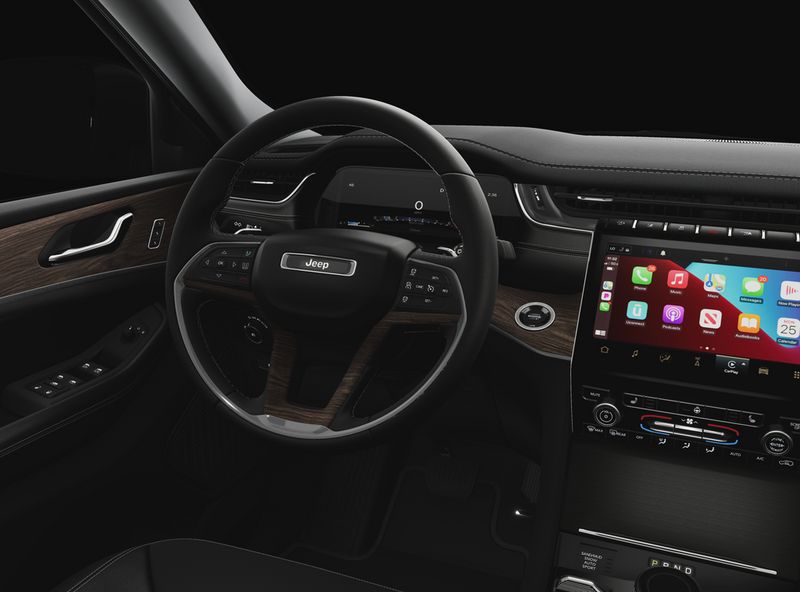 2025 Jeep Grand Cherokee Limited photo 3