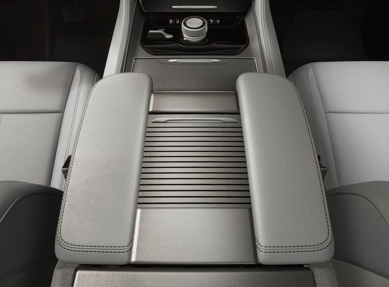 2026 Jeep Grand Wagoneer 4x4Image 4