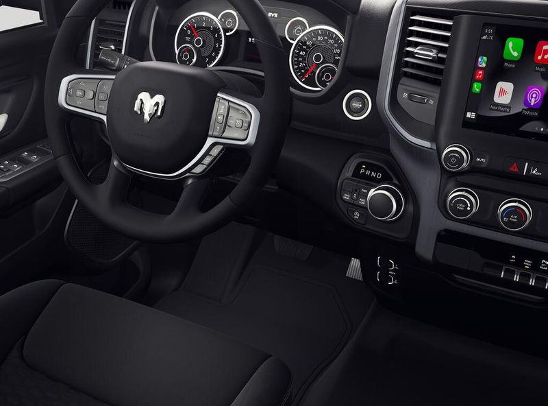 New 2027 RAM 1500 Express Crew Cab 4x4 5