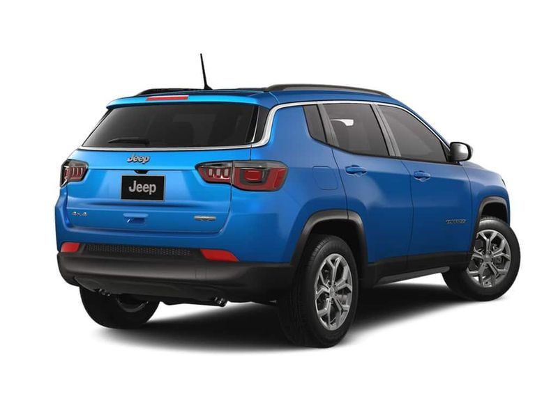 New 2025 Jeep Compass Latitude 4x4Image 2
