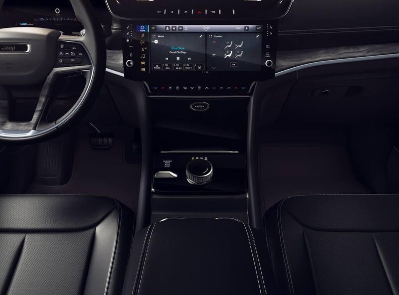 New 2026 Jeep Grand Cherokee L Limited Reserve 4x4Image 5