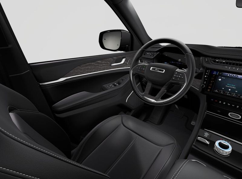 New 2027 Jeep Grand Cherokee Limited Reserve 4x4Image 8
