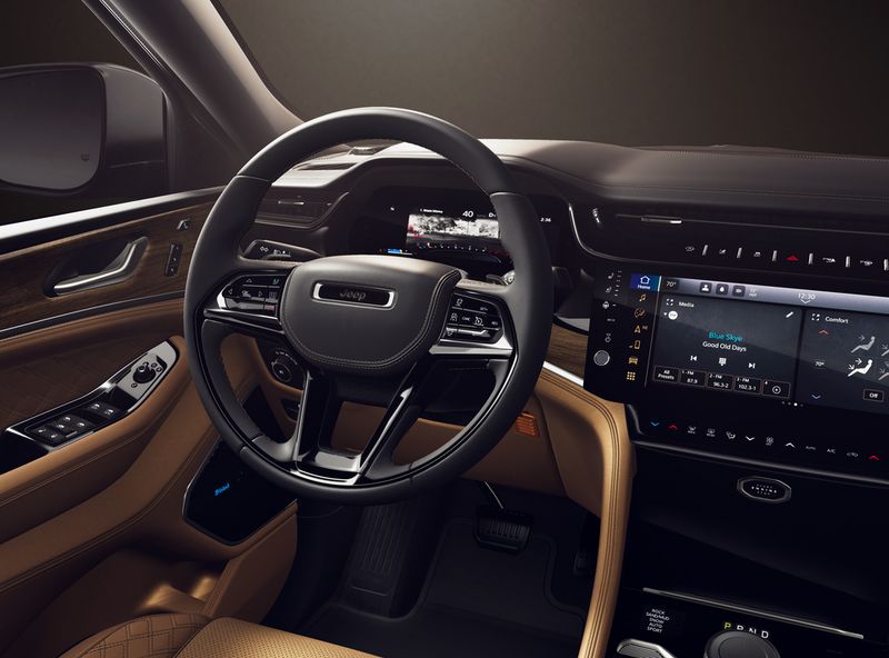 New 2026 Jeep Grand Cherokee Summit 4x4Image 9