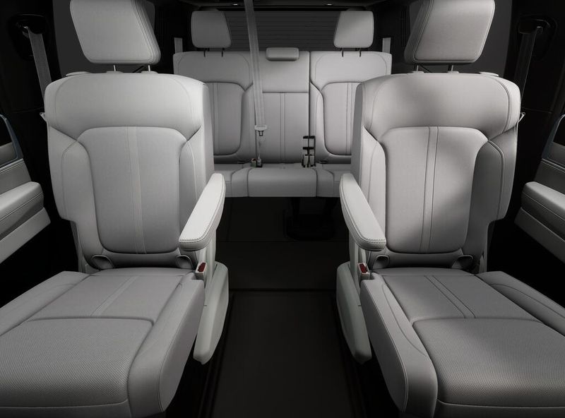 2026 Jeep Grand Wagoneer 4x4Image 3