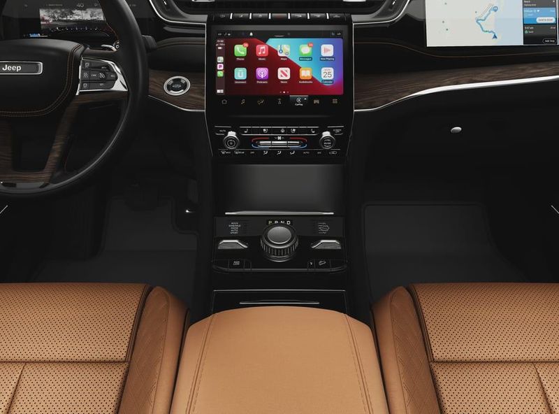 New 2025 Jeep Grand Cherokee L Summit 4x4Image 5
