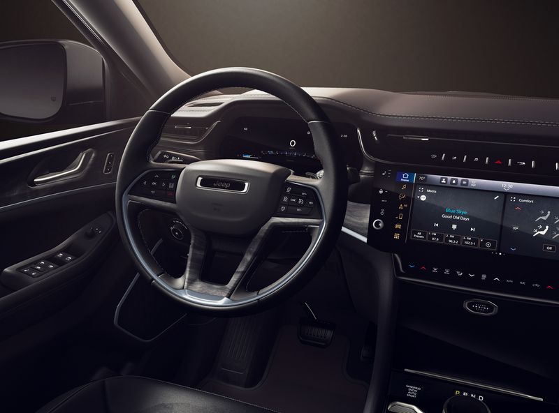 New 2026 Jeep Grand Cherokee L Limited 4x4Image 9