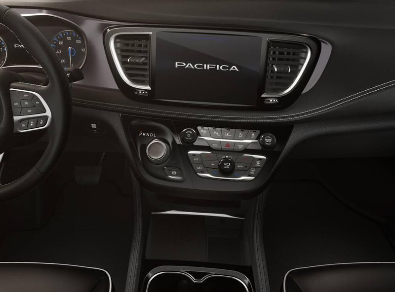 2026 Chrysler Pacifica Limited photo 3