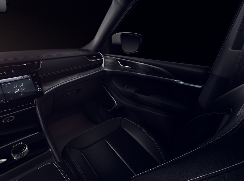 New 2026 Jeep Grand Cherokee L Limited 4x4Image 7