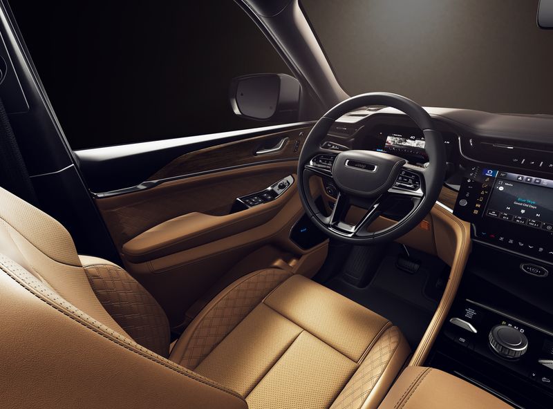 New 2026 Jeep Grand Cherokee Summit 4x4Image 8