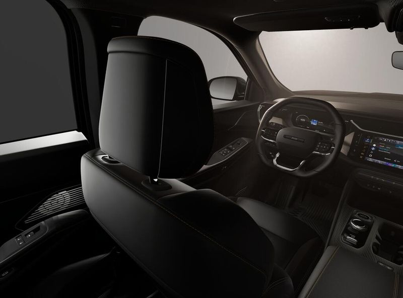 New 2026 Jeep Cherokee Limited Altitude 4x4Image 8