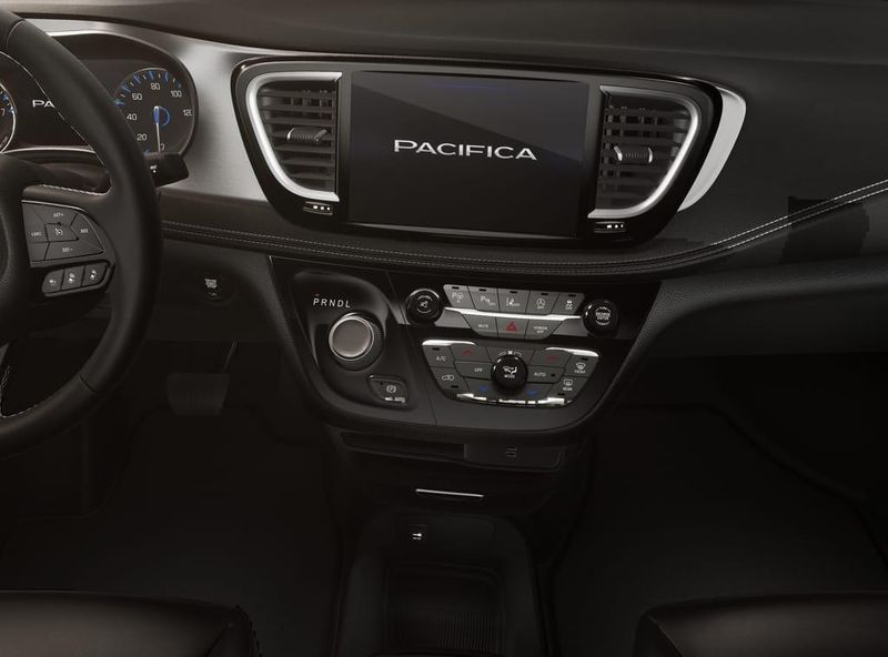 2026 Chrysler Pacifica photo 4