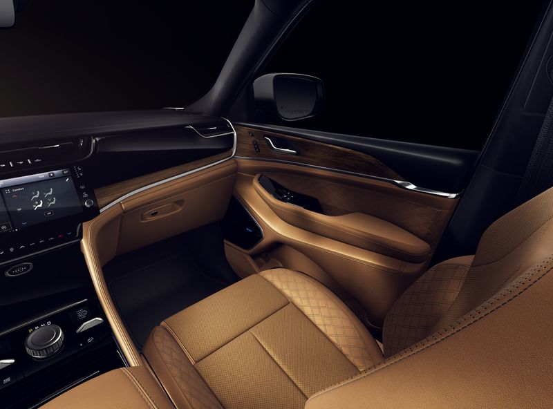 New 2026 Jeep Grand Cherokee Summit 4x4Image 7