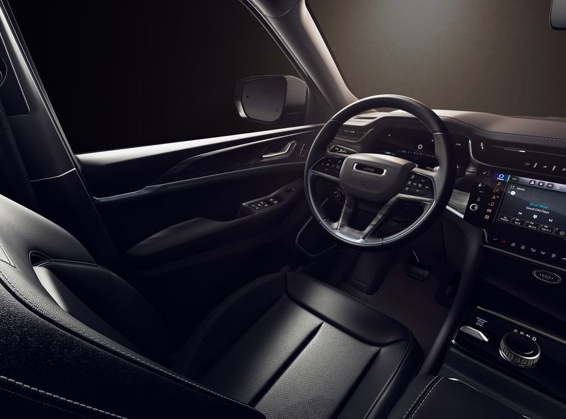 New 2026 Jeep Grand Cherokee L Limited 4x4Image 8