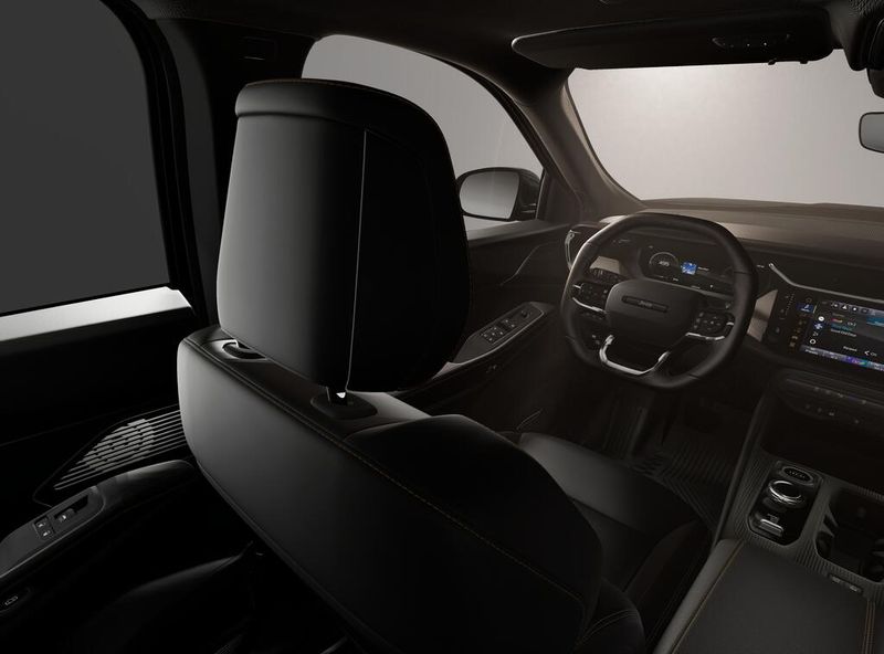 New 2026 Jeep Cherokee Limited Altitude 4x4Image 8