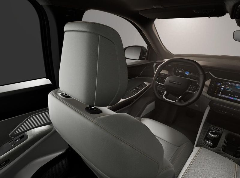 New 2026 Jeep Cherokee Limited 4x4Image 8