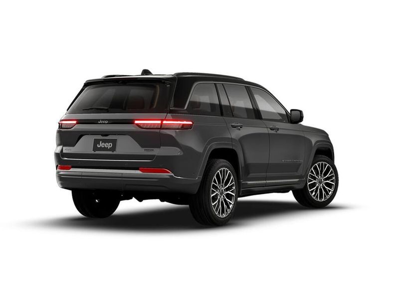 New 2026 Jeep Grand Cherokee Summit 4x4Image 2