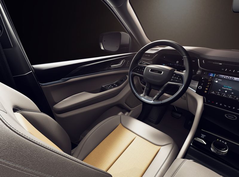 New 2026 Jeep Grand Cherokee L Limited 4x4Image 8