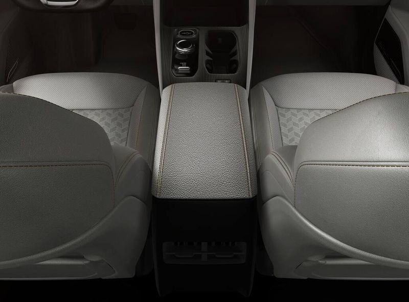 New 2026 Jeep Cherokee Overland 4x4Image 4