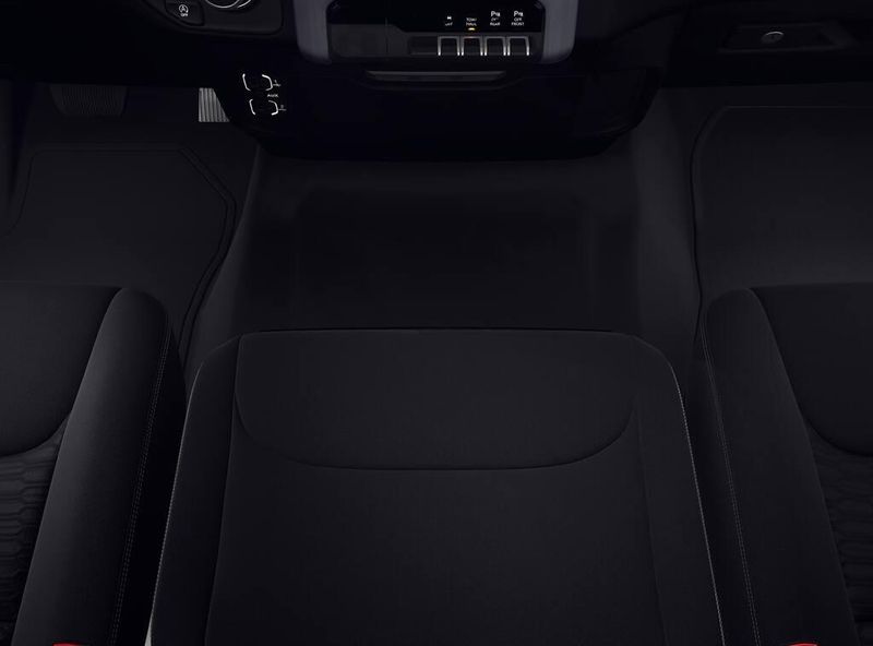 New 2027 RAM 1500 Express Crew Cab 4x4 5