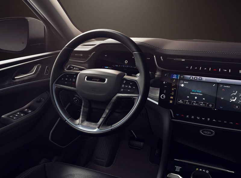 New 2026 Jeep Grand Cherokee L Limited 4x4Image 9