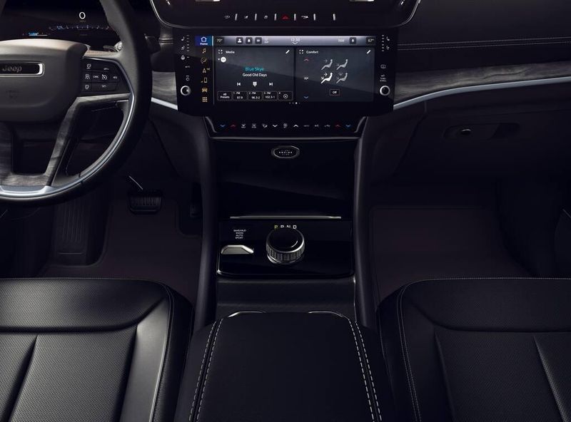 New 2026 Jeep Grand Cherokee L Limited Reserve 4x4Image 5