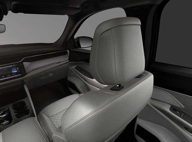 New 2026 Jeep Cherokee Overland 4x4Image 7