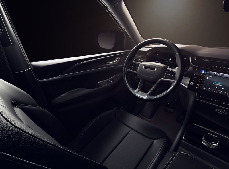 New 2026 Jeep Grand Cherokee Laredo Altitude 4x4Image 8