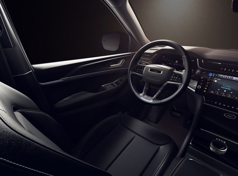 New 2026 Jeep Grand Cherokee Altitude 4x4Image 8