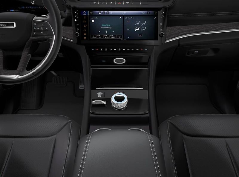 New 2027 Jeep Grand Cherokee Limited Reserve 4x4Image 5