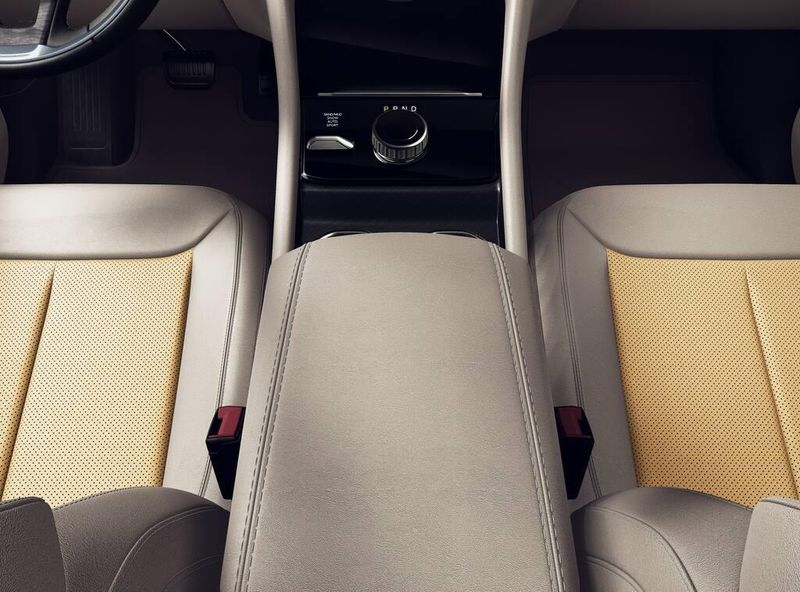 New 2026 Jeep Grand Cherokee L Limited 4x4Image 4