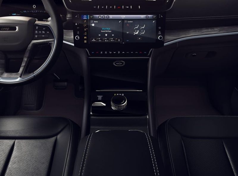 New 2026 Jeep Grand Cherokee L Limited 4x4Image 5