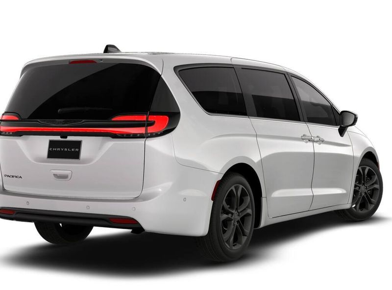 New 2026 Chrysler Pacifica SelectImage 2