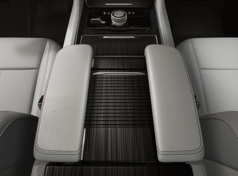 2026 Jeep Grand Grand Wagoneer Wagoneer L 4x4Image 4