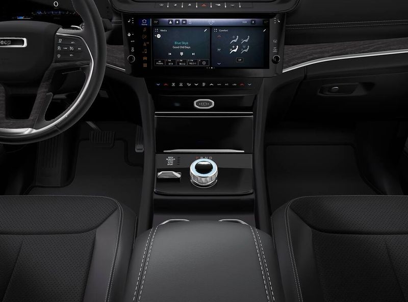 New 2027 Jeep Grand Cherokee L Laredo Altitude 4x4Image 5