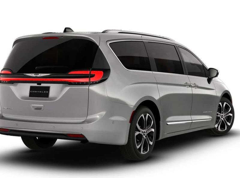 2026 Chrysler Pacifica Pinnacle photo 2
