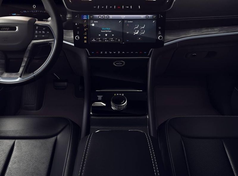 New 2026 Jeep Grand Cherokee L Limited 4x4Image 5