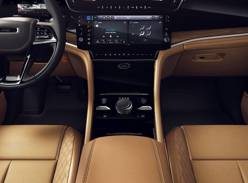 New 2026 Jeep Grand Cherokee Summit 4x4Image 5