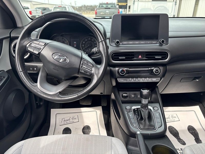 Used 2022 Hyundai Kona SELImage 5