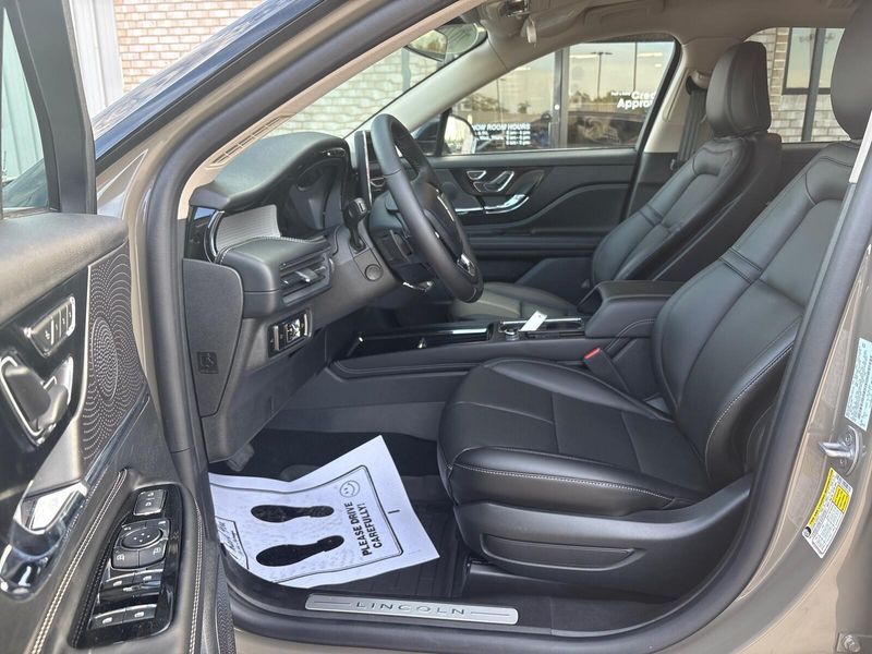 2026 Lincoln Corsair Premiere photo 3