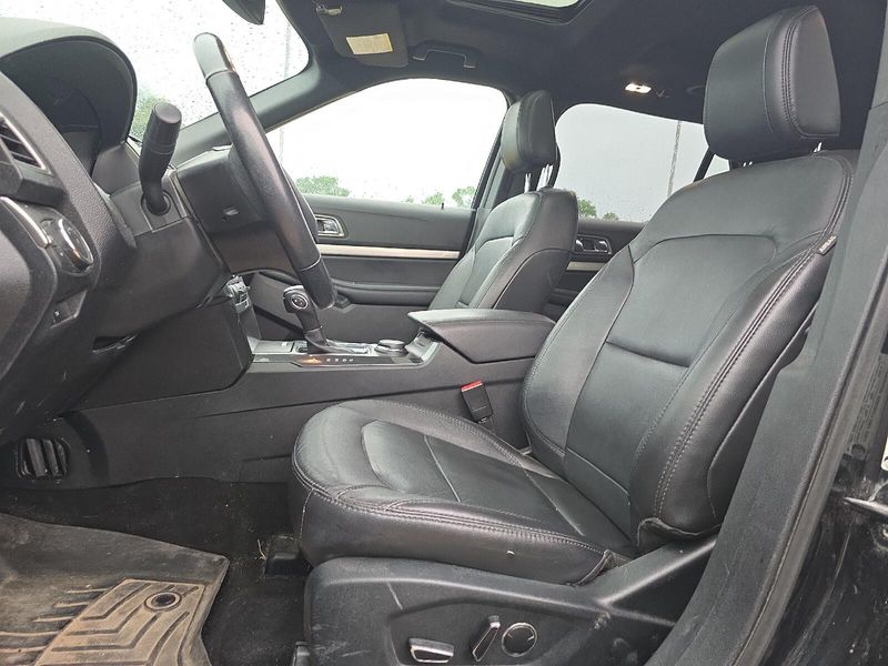 Used 2018 Ford Explorer XLTImage 8
