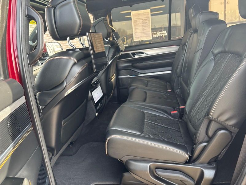 2022 Jeep Grand Wagoneer Series IIIImage 4