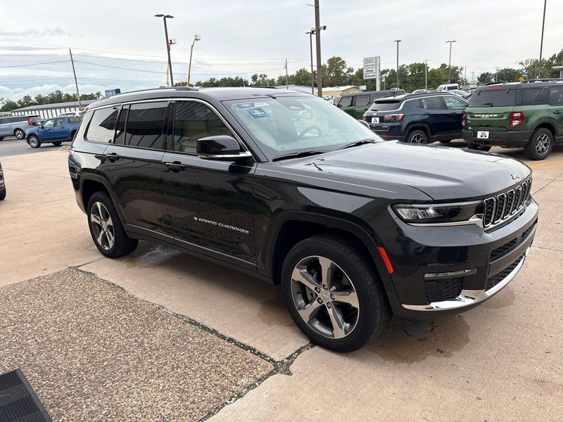 Used 2023 Jeep Grand Cherokee L LimitedImage 9