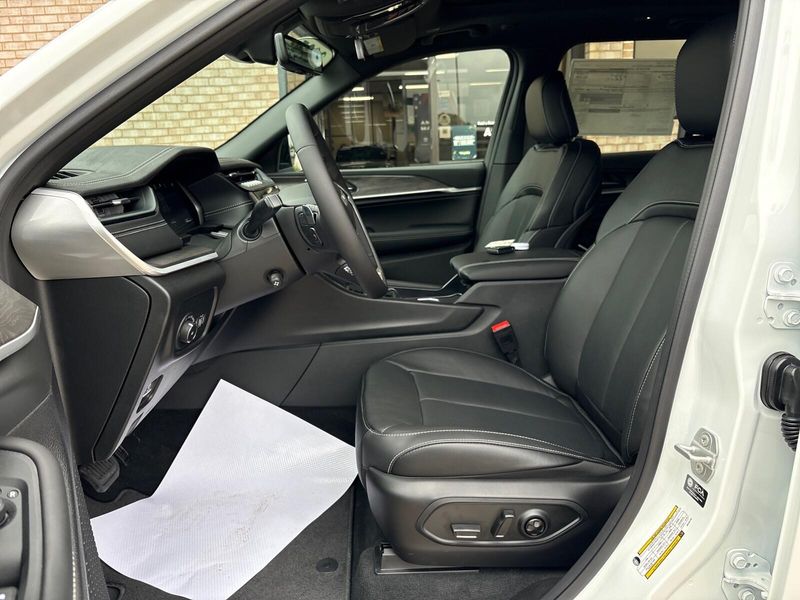 New 2027 Jeep Grand Cherokee Limited ReserveImage 3