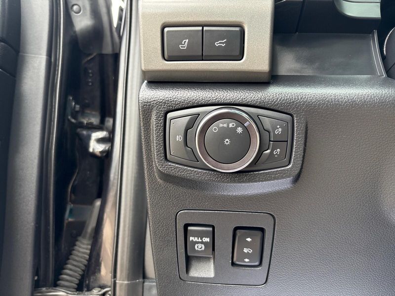 Used 2019 Ford Expedition XLTImage 15