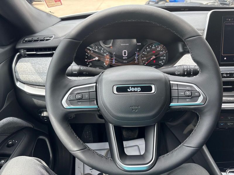 2025 Jeep Compass Latitude 4x4Image 13