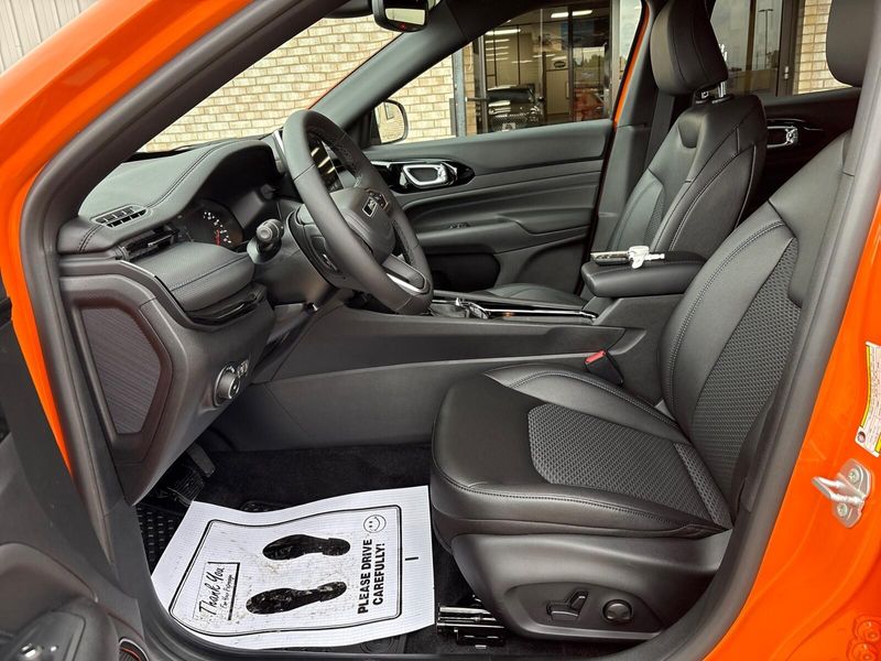 New 2026 Jeep Compass Latitude AltitudeImage 3